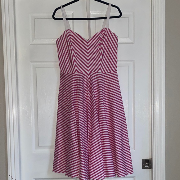 DOLLFACE DRESS IN PINK AND WHITE - VIXEN BY MICHELINE PITT - Picture 2 of 6